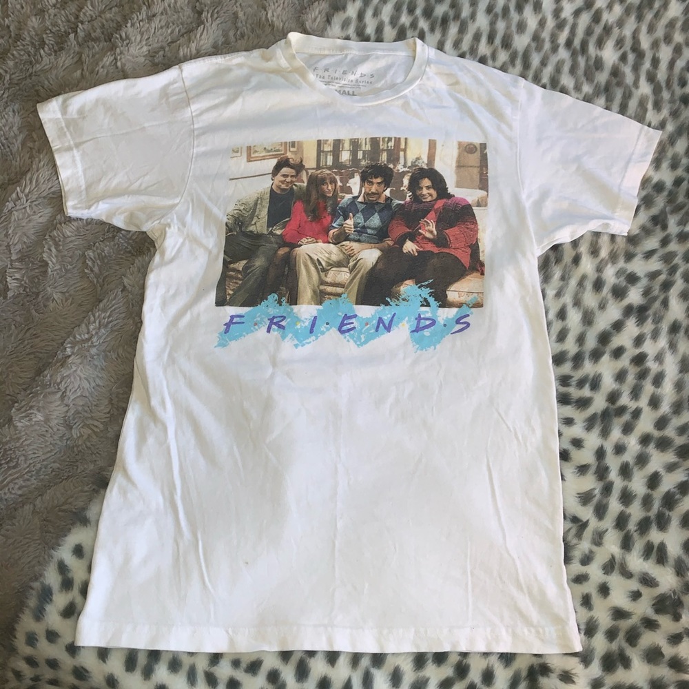 friends tee 🤍 Y2K